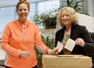 ON THE EVE OF THE CRISIS: Mashpee chapter leaders Teri Lambert, left, and Judy Mooney organized the contract vote. The new contract was overwhelmingly approved.