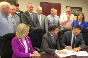 Local 888 Lottery steward team gathers with Treasurer Steven Grossman, Lottery Executive Director Beth Bresnahan and Local 888 President Mark DelloRusso to sign the new three year agreement on September 3.