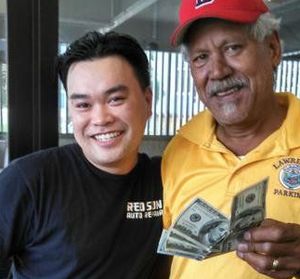 Alan Chan (left) lost $600 in front of a Lawrence parking garage. Local 888 member Ramon Brito traced the money back to Chan and returned it.